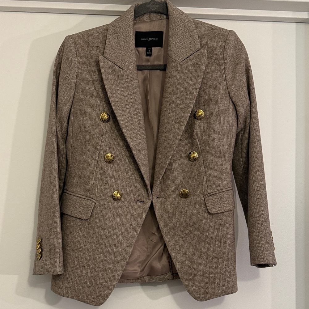 Banana Republic Women's Tan Blazer with Gold Accents